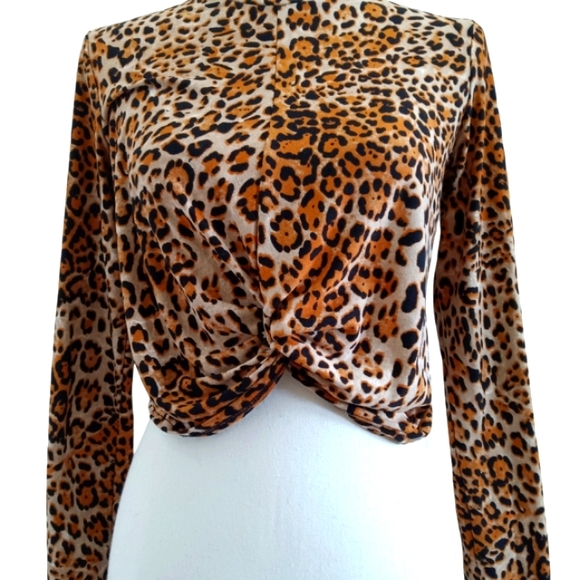 MIKEY AND JOEY Leopard print, long sleeve Mock Neck Women's Crop top Medium - Picture 2 of 4